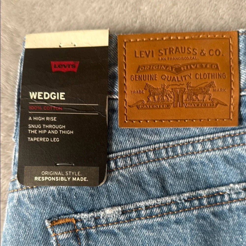 Levi's Women's High Rise Light Blue Jeans - Picture 2 of 4